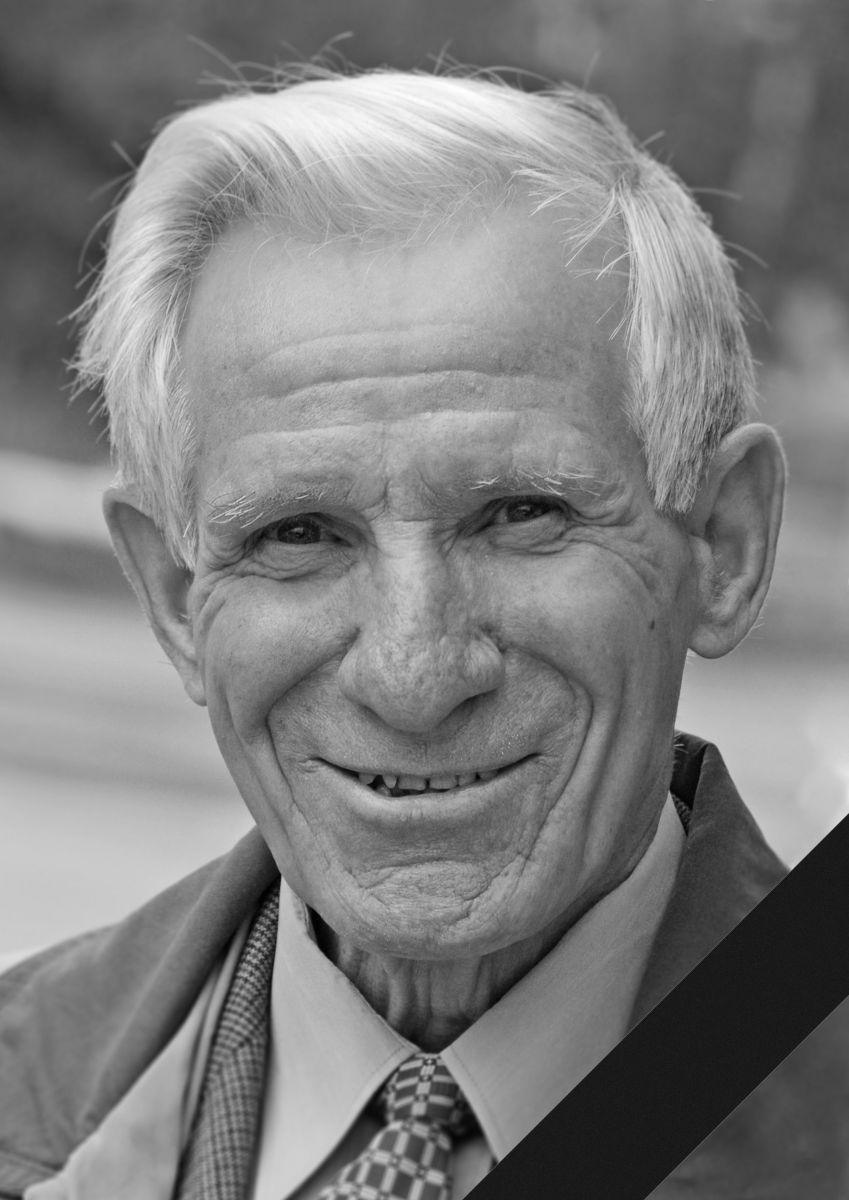 Matt warnock. 82 года ему было. 82 года ему было. Альбус персиваль вульфрик брайан дамблдор. 82 года ему было.